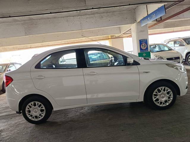 https://images10.gaadi.com/usedcar_image/3479307/original/4519bc8b-1130-47c5-9ef9-0dbd29e5295f-used_car_2797169_1687092067_bc1ce583-2ba3-4997-87e2-ac0ce16eca38.jpg?imwidth=6402
