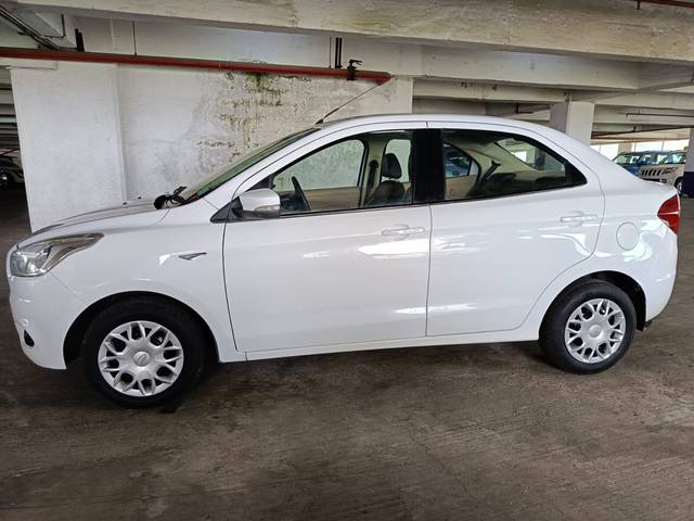 https://images10.gaadi.com/usedcar_image/3479307/original/aa1e2433-245c-4f3b-98d4-c8b7e4737698-used_car_2797169_1687092071.jpg?imwidth=6401