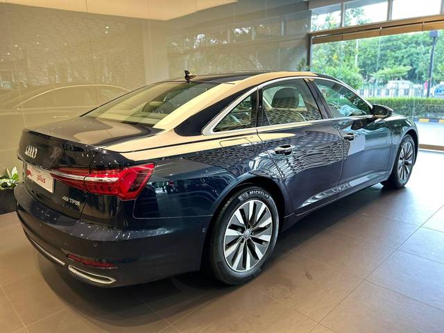 https://images10.gaadi.com/usedcar_image/3479546/original/processed_usedcar_whatsappimage2023_06_18at53807pm_140381687156990_1687157075.jpeg?imwidth=6401