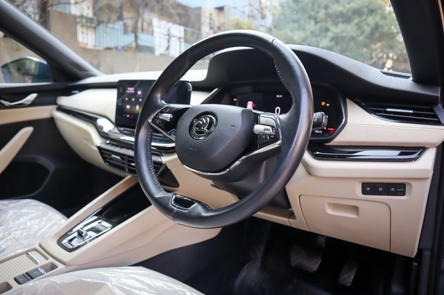 Second-hand 2022 Skoda Octavia Style for sale in New Delhi-22