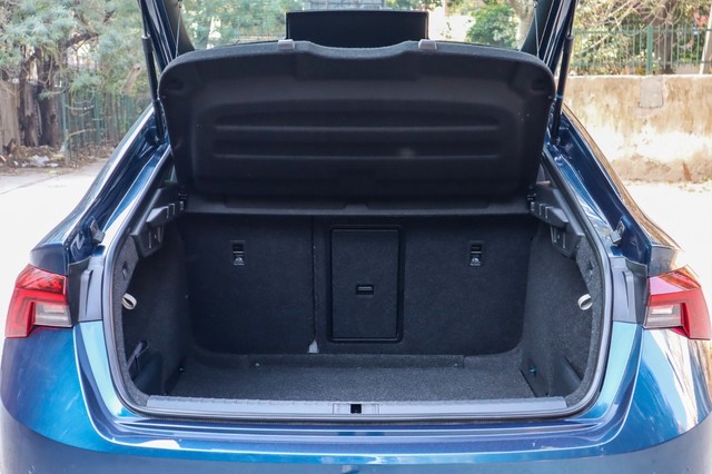 Second-hand 2022 Skoda Octavia Style for sale in New Delhi-21