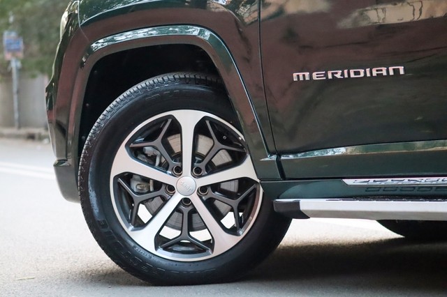 Second-hand 2024 Jeep Meridian Overland 4x2 AT for sale in New Delhi-7