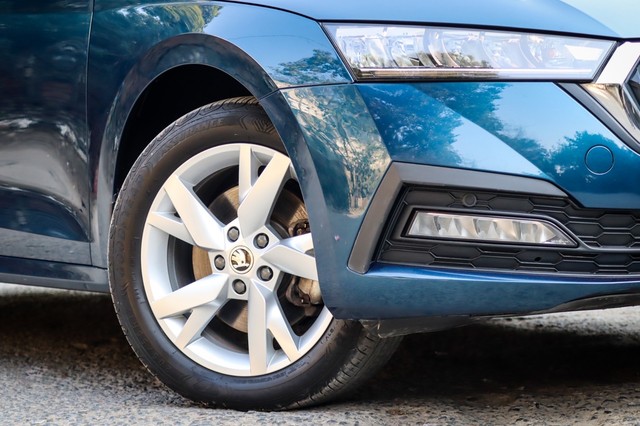 Second-hand 2022 Skoda Octavia Style for sale in New Delhi-6