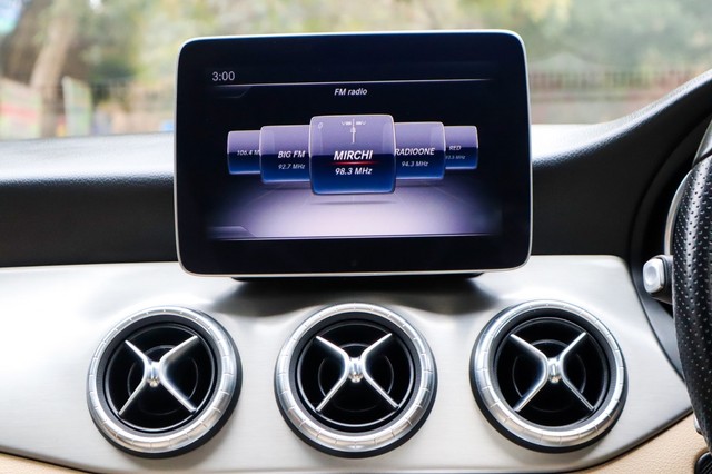 Second-hand 2019 Mercedes-Benz CLA Urban Sport 200d for sale in New Delhi-6