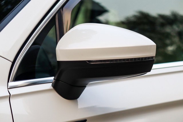 Second-hand 2024 Volkswagen Tiguan 2.0 TSI Elegance for sale in New Delhi-9