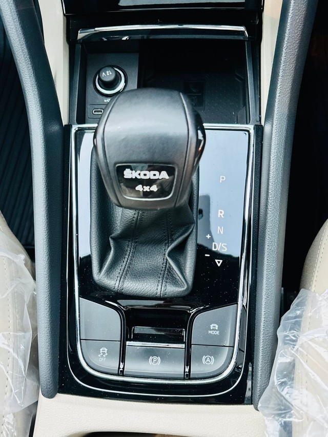 Second-hand 2023 Skoda Kodiaq Style BSVI for sale in New Delhi-20