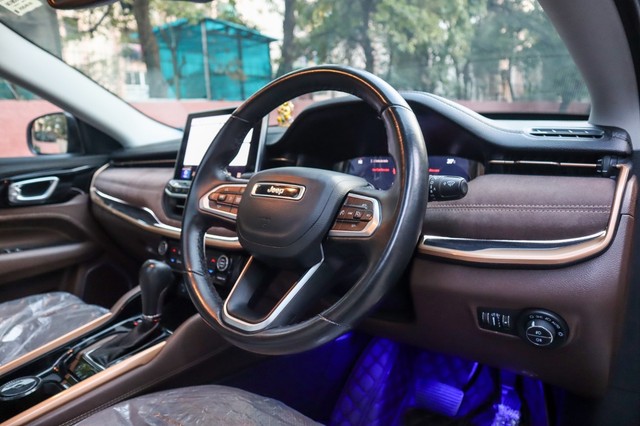 Second-hand 2024 Jeep Meridian Overland 4x2 AT for sale in New Delhi-16