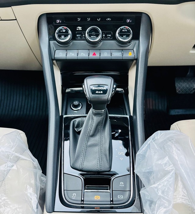 Second-hand 2023 Skoda Kodiaq Style BSVI for sale in New Delhi-21