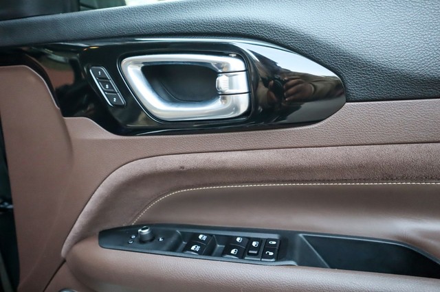 Second-hand 2024 Jeep Meridian Overland 4x2 AT for sale in New Delhi-19