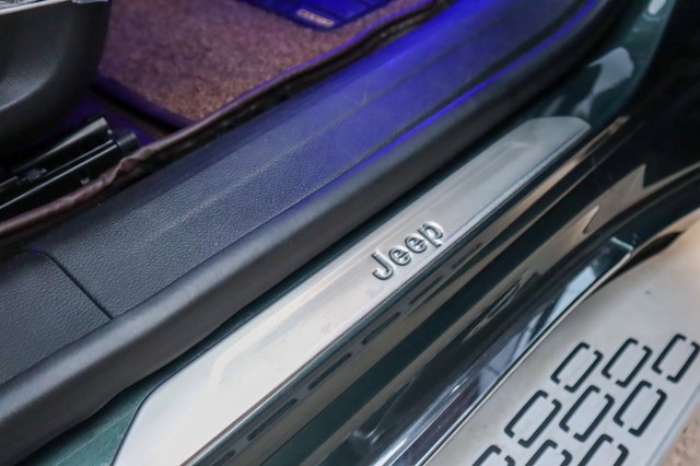 Second-hand 2024 Jeep Meridian Overland 4x2 AT for sale in New Delhi-5