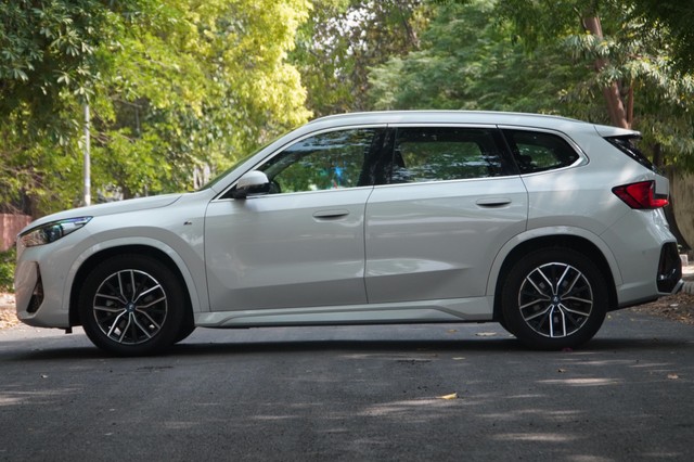 BMW iX1 xDrive30 M Sport - Photo 5
