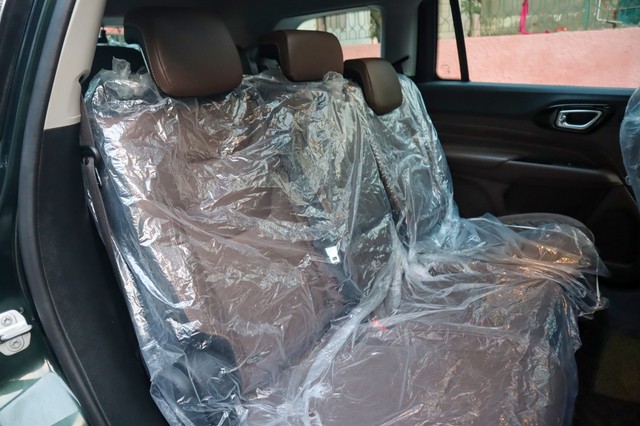 Second-hand 2024 Jeep Meridian Overland 4x2 AT for sale in New Delhi-9