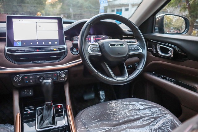 Second-hand 2024 Jeep Meridian Overland 4x2 AT for sale in New Delhi-10