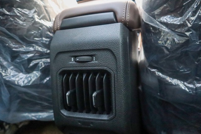 Second-hand 2024 Jeep Meridian Overland 4x2 AT for sale in New Delhi-14