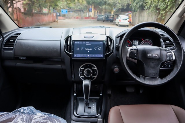 Second-hand 2024 Isuzu V-Cross 4x4 Z Prestige AT for sale in New Delhi-11