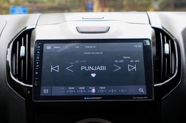 Second-hand 2024 Isuzu V-Cross 4x4 Z Prestige AT for sale in New Delhi-14