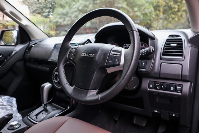 Second-hand 2024 Isuzu V-Cross 4x4 Z Prestige AT for sale in New Delhi-13