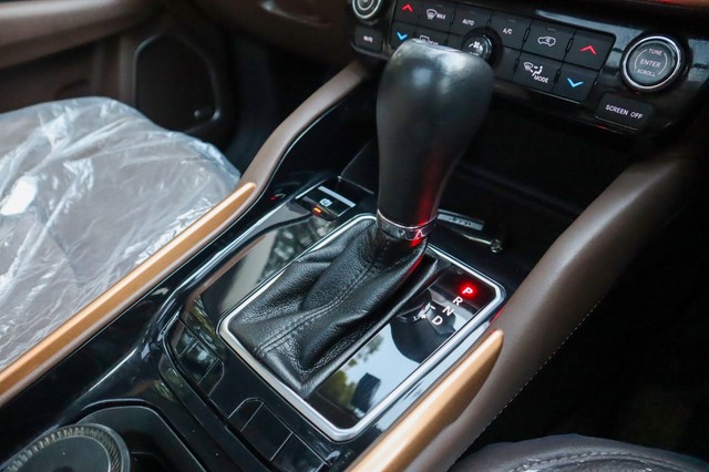 Second-hand 2024 Jeep Meridian Overland 4x2 AT for sale in New Delhi-6