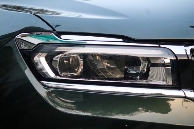 Second-hand 2024 Jeep Meridian Overland 4x2 AT for sale in New Delhi-24