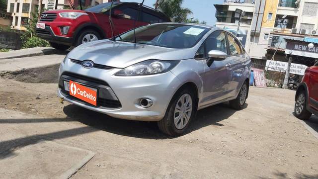 https://images10.gaadi.com/usedcar_image/3483961/original/bd7fc8d5-5825-4335-9f2d-2fd31293af64-used_car_2800923_1687517971_3822eda6-b5a3-448d-9dce-49916b9077e5.jpg?imwidth=6402