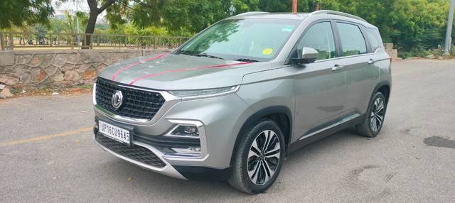 https://images10.gaadi.com/usedcar_image/3484833/original/aa56f55f-3560-47ca-9ecc-6908736c427e-cover_image-20230624161245.jpeg?imwidth=6400