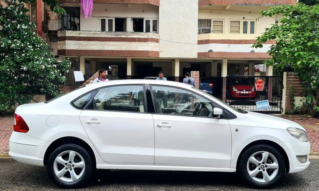https://images10.gaadi.com/usedcar_image/3485183/original/816fb101-7c08-4157-a784-9ef3b544601c-used_car_2801855_1687672252_6463ded7-67a5-4867-8f20-9e5d438dc985.jpg?imwidth=6401