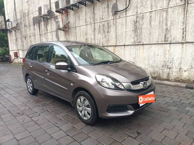 https://images10.gaadi.com/usedcar_image/3485536/original/e6ecd68d-b56b-44aa-a953-4ec2949ddc0d-used_car_2802110_1687698849_248b9413-5f19-40b5-bcd4-337561b93372.jpg?imwidth=6400