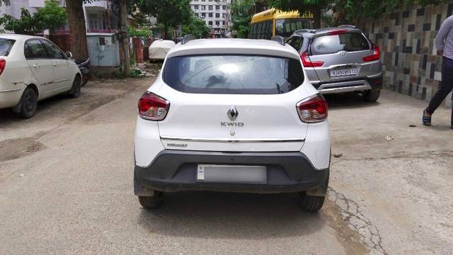 https://images10.gaadi.com/usedcar_image/3487353/original/45ea1614-4d15-477f-b77b-ee6c29690fee-VCC_1749889_96_1687245984.jpg?imwidth=6402