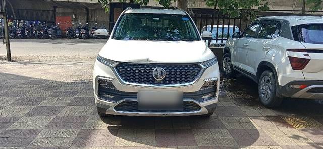 https://images10.gaadi.com/usedcar_image/3487536/original/03b119df-e1db-456c-b423-ece13237205e-VCC_1750034_94_1687256309.jpg?imwidth=6400