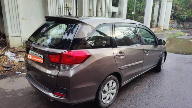 https://images10.gaadi.com/usedcar_image/3487953/original/977e501e-594e-4a5e-8806-977a5d22ca6f-used_car_2804066_1687931929_081ae69b-3786-4f0c-91cf-a00467c6da56.jpg?imwidth=6402