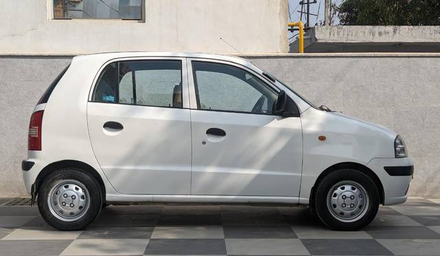 https://images10.gaadi.com/usedcar_image/3489277/original/26230b49-cc3b-4944-a560-4a03897b37ab-used_car_2805137_1688028756.jpg?imwidth=6401
