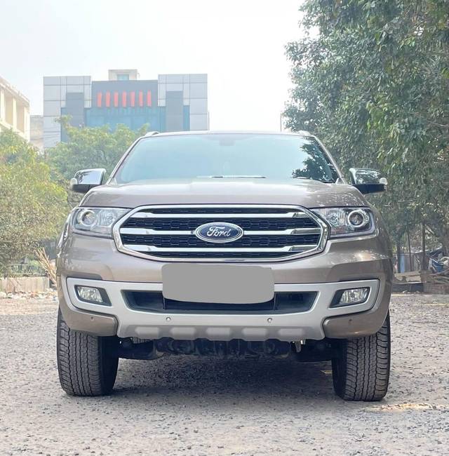 https://images10.gaadi.com/usedcar_image/3489287/original/1c7d23ca-8623-4522-82f0-6711c8dc98c8-used_car_2805147_1688029442_525db423-53ee-4252-8887-4a3dc5c67967.jpg?imwidth=6400