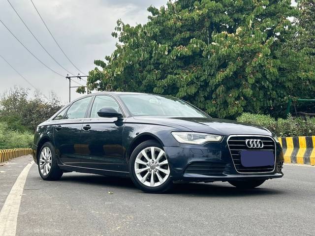 https://images10.gaadi.com/usedcar_image/3489294/original/dbda4414-de93-4eb0-8b31-62baf9b517a0-used_car_2805150_1688030002.jpg?imwidth=6401