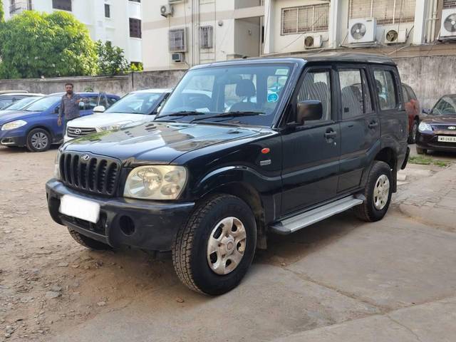 https://images10.gaadi.com/usedcar_image/3490556/original/0586a34f-935f-456b-961d-163cc6e350f2-used_car_2806160_1688127031_6ff51dd8-8d35-463e-8dfc-f52ce8b2d3e9.jpg?imwidth=6400