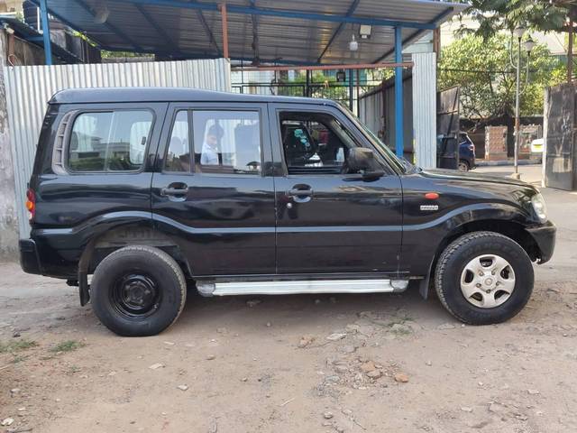 https://images10.gaadi.com/usedcar_image/3490556/original/0e627353-075f-46ed-91e7-1e80d62b8b74-used_car_2806160_1688127032_6ff51dd8-8d35-463e-8dfc-f52ce8b2d3e9.jpg?imwidth=6401