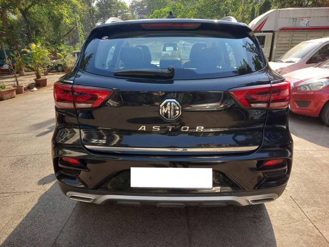 https://images10.gaadi.com/usedcar_image/3490612/original/processed_10120965ed5e48d57e2995196d0afc39.jpeg?imwidth=6402