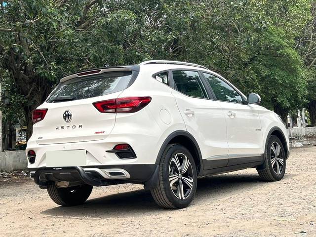 https://images10.gaadi.com/usedcar_image/3492127/original/a4316602-1fc4-459d-b513-c0d969603c75-used_car_2807239_1688315996_0e4d4919-677c-45a0-b818-99ab26788df1.jpg?imwidth=6402