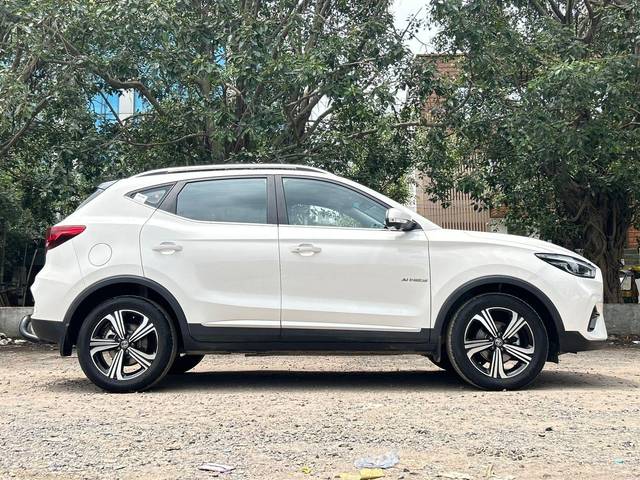 https://images10.gaadi.com/usedcar_image/3492127/original/c287f4ff-1c80-4247-a86a-abba544862cc-used_car_2807239_1688315999_0e4d4919-677c-45a0-b818-99ab26788df1.jpg?imwidth=6401