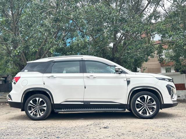 https://images10.gaadi.com/usedcar_image/3492137/original/81e3b1d9-251f-4721-a6a8-02416892c2f1-used_car_2807244_1688317408.jpg?imwidth=6401