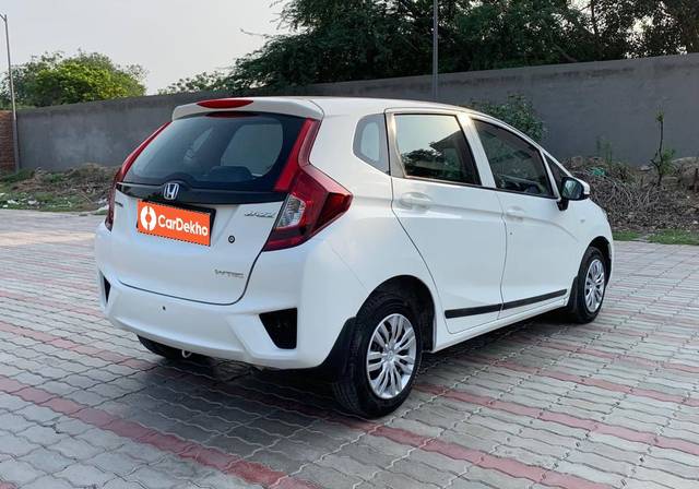 https://images10.gaadi.com/usedcar_image/3493376/original/4efa432b-2073-4bf1-91f8-1fbe0b798afb-used_car_2808295_1688389190_956501da-c21a-4d01-a18b-bce47df8f57a.jpg?imwidth=6402