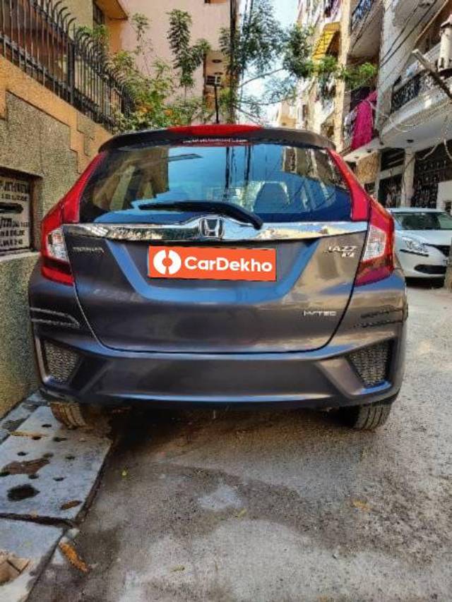https://images10.gaadi.com/usedcar_image/3493879/original/17bc0950-79ae-42f7-88fe-9762c1219aab_41d0913b-ba8a-4a62-8efe-f2a0fc495667.jpg?imwidth=6401