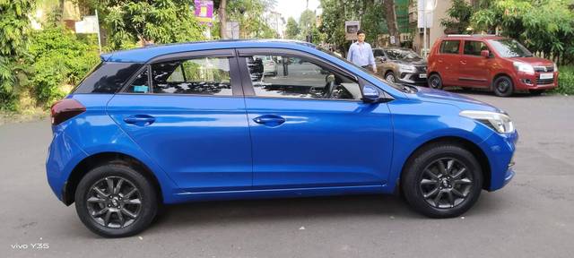 https://images10.gaadi.com/usedcar_image/3494547/original/3e3fd2b9-ff44-46da-a189-621ec0a92333-used_car_2809121_1688534462_7a0b6da6-f411-4a65-a57b-3f39836f1c96.jpg?imwidth=6401