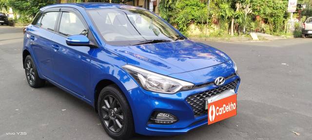 https://images10.gaadi.com/usedcar_image/3494547/original/9f8bc350-bf7f-454e-9e45-1b26ab62eaa3-used_car_2809121_1688534470_7a0b6da6-f411-4a65-a57b-3f39836f1c96.jpg?imwidth=6400