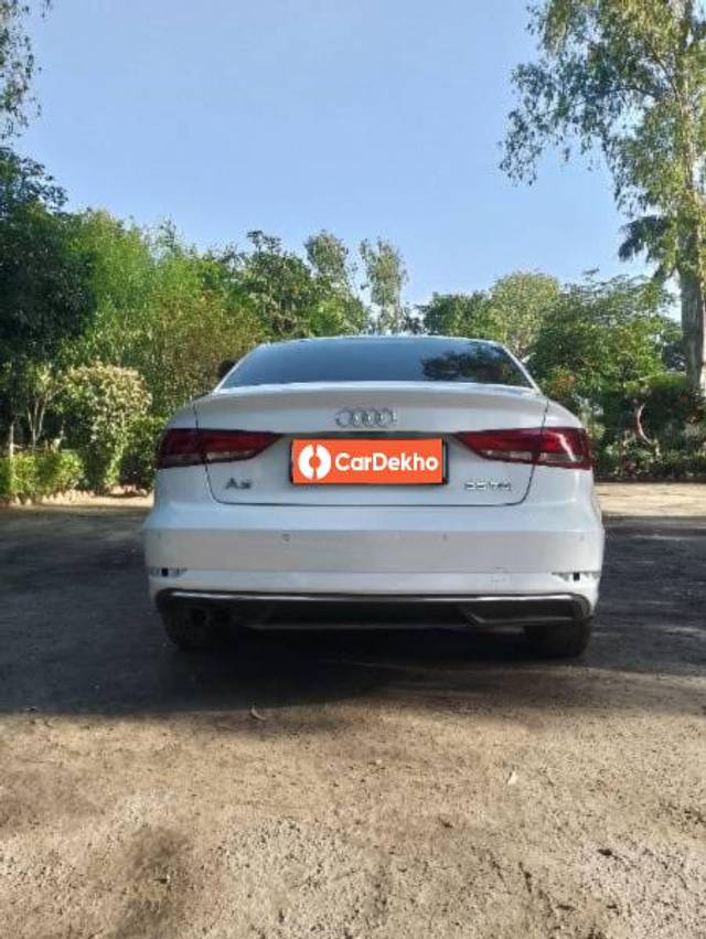 https://images10.gaadi.com/usedcar_image/3494988/original/42707f32-c8ae-46ec-8c8b-e25e17c78287_ed443991-c9db-4457-bec3-77d8a6c6c474.jpg?imwidth=6401