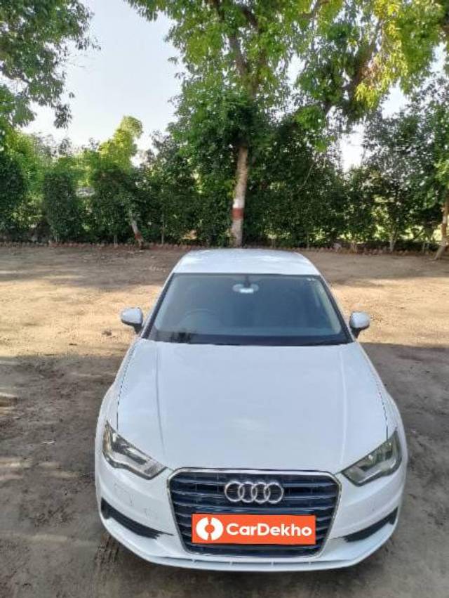 https://images10.gaadi.com/usedcar_image/3494988/original/e724d767-87eb-4062-9ce0-fbbb3ebf43b0_ed443991-c9db-4457-bec3-77d8a6c6c474.jpg?imwidth=6400