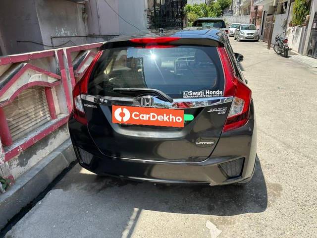 https://images10.gaadi.com/usedcar_image/3495005/original/7aacddb4-11e3-423c-bad2-abdedbbb1b43_fb7aa553-5a4b-4831-8092-218d31b66798.jpeg?imwidth=6402