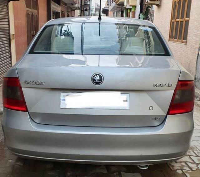 https://images10.gaadi.com/usedcar_image/3495137/original/21af407f-f5fa-471a-b574-c437bd6717b5_c0c0d379-0ddd-46a8-98c3-579106e420e5.jpeg?imwidth=6400