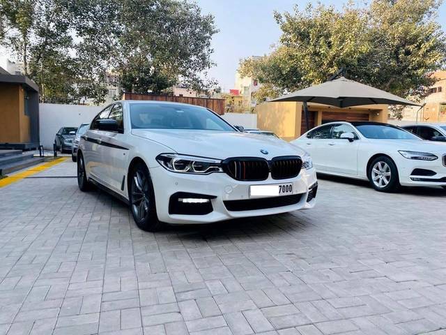 https://images10.gaadi.com/usedcar_image/3495510/original/usedcar_1_1__10151688626274_1688626297_29695237-232e-4332-917e-29ebf2109447.jpeg?imwidth=6400