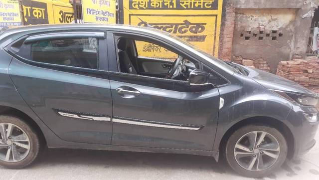 https://images10.gaadi.com/usedcar_image/3496151/original/7f90bcd7-4dc3-40b1-9c2b-bd6718d75e6e_66fd4967-69de-4fdf-a01c-fc00a4208c5d.jpg?imwidth=6401