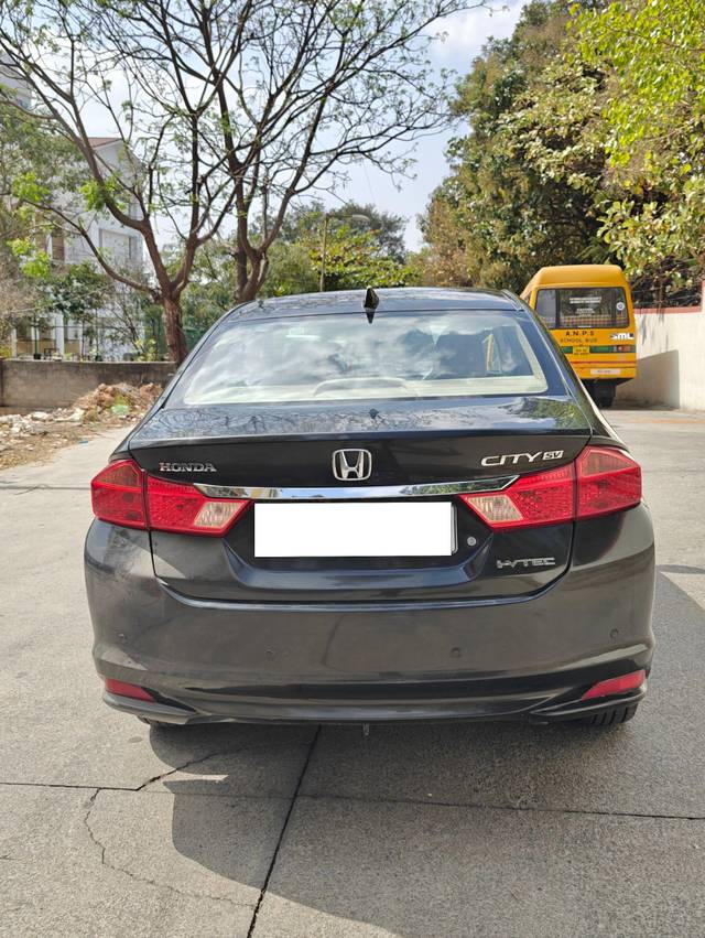 https://images10.gaadi.com/usedcar_image/3497509/original/processed_img2811290__used_car_2811290_1707231471.jpg?imwidth=6402